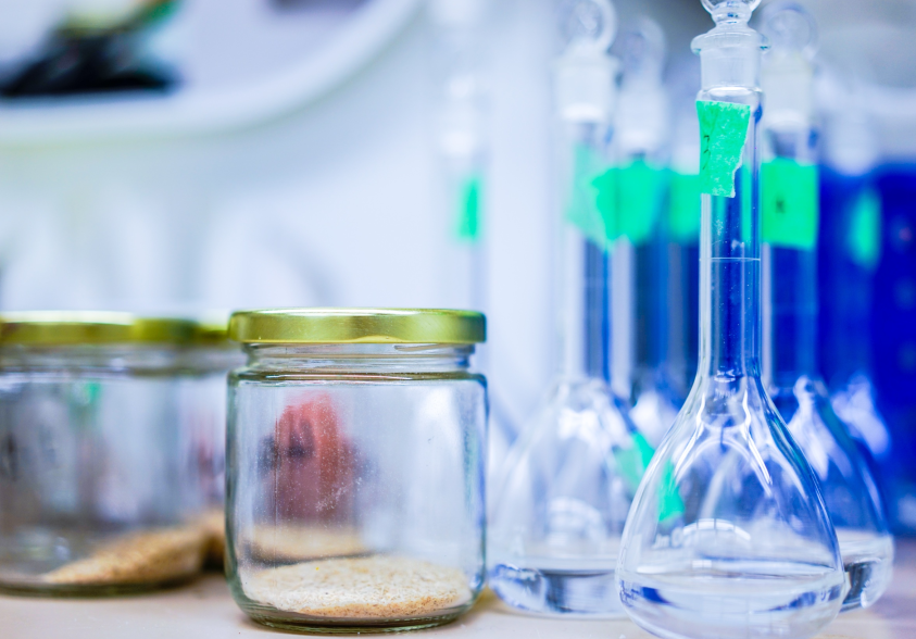 標(biāo)準(zhǔn)品制備中，如何確保原料純度?